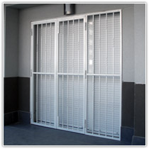 Puerta forja terraza galeria